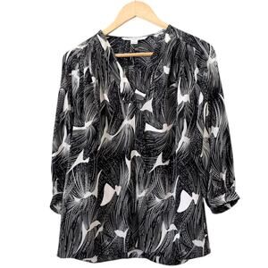 Diane von Furstenberg Top Womens 4 - Black White Abstract Print Silk V Neck 3/4